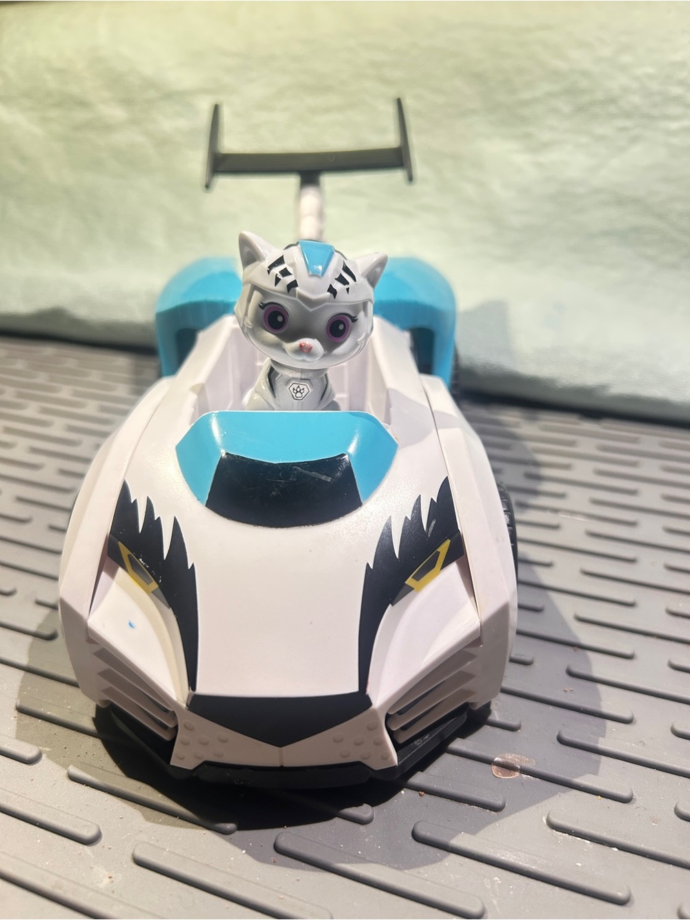 Paw Patrol White and Light Blue Racer with Cat Figure.